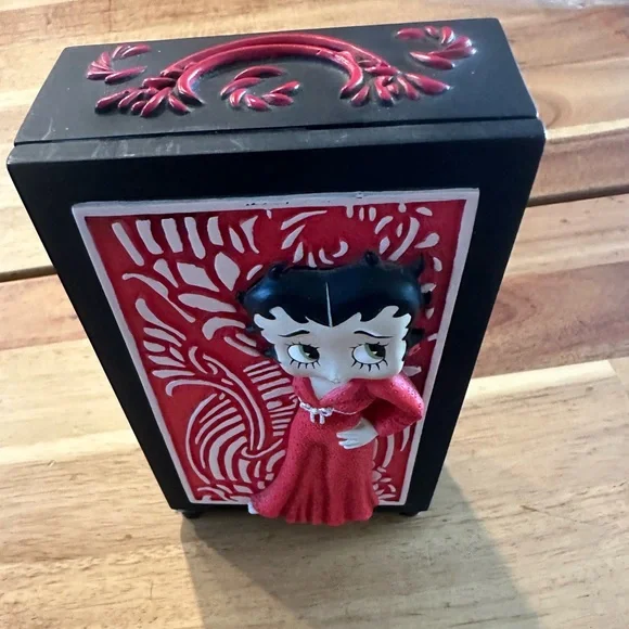 Red and Black Betty Boop Decorative Plaque - Picture 6 of 6